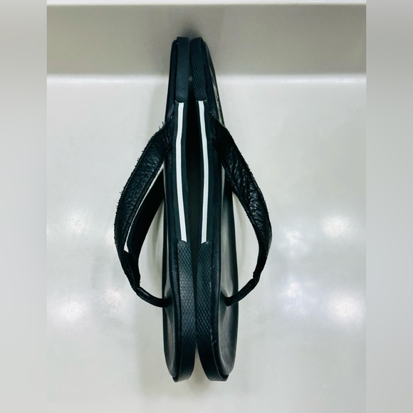UGG Men’s Black Leather Thong Sandals Sz. 11 - Picture 7 of 8